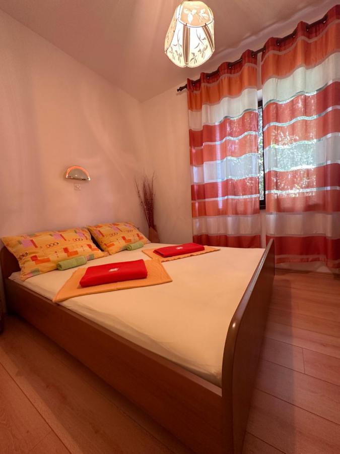 Apartmani Tariba Banjol Buitenkant foto